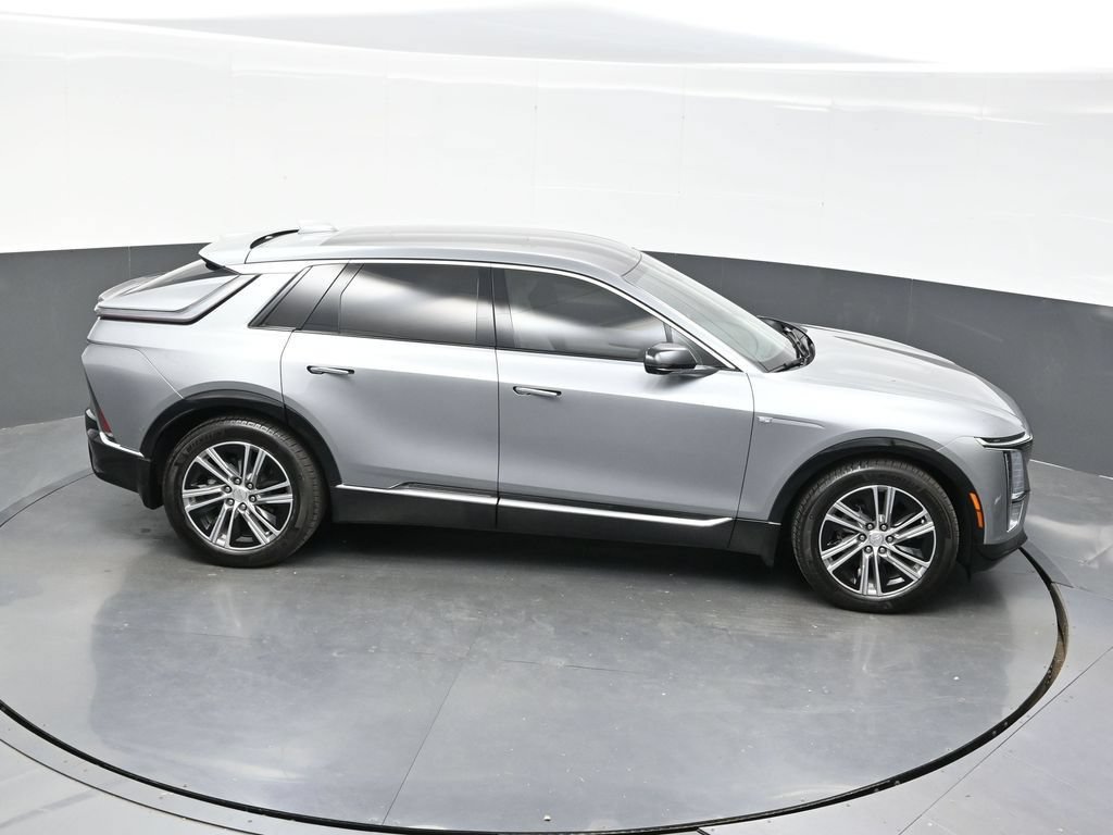 Certified 2024 Cadillac Lyriq Luxury AWD/4WD image 38