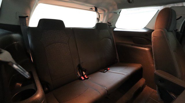 Used 2015 GMC Acadia SLE image 12