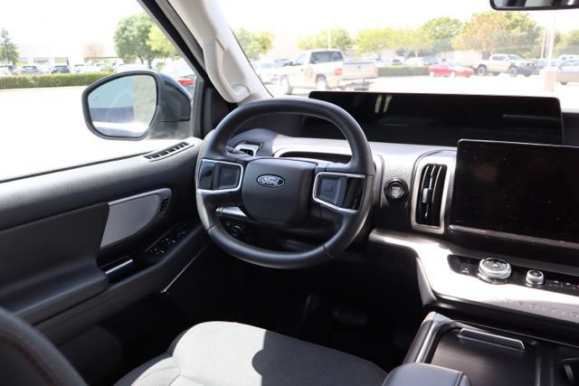 Used 2025 Ford Expedition Max Active AWD/4WD image 13
