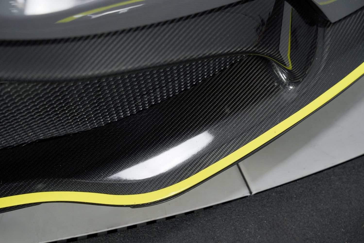 Used 2020 Aston Martin V8 Vantage AMR RWD image 16