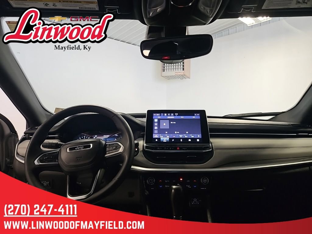 Used 2025 Jeep Compass Limited AWD/4WD image 16