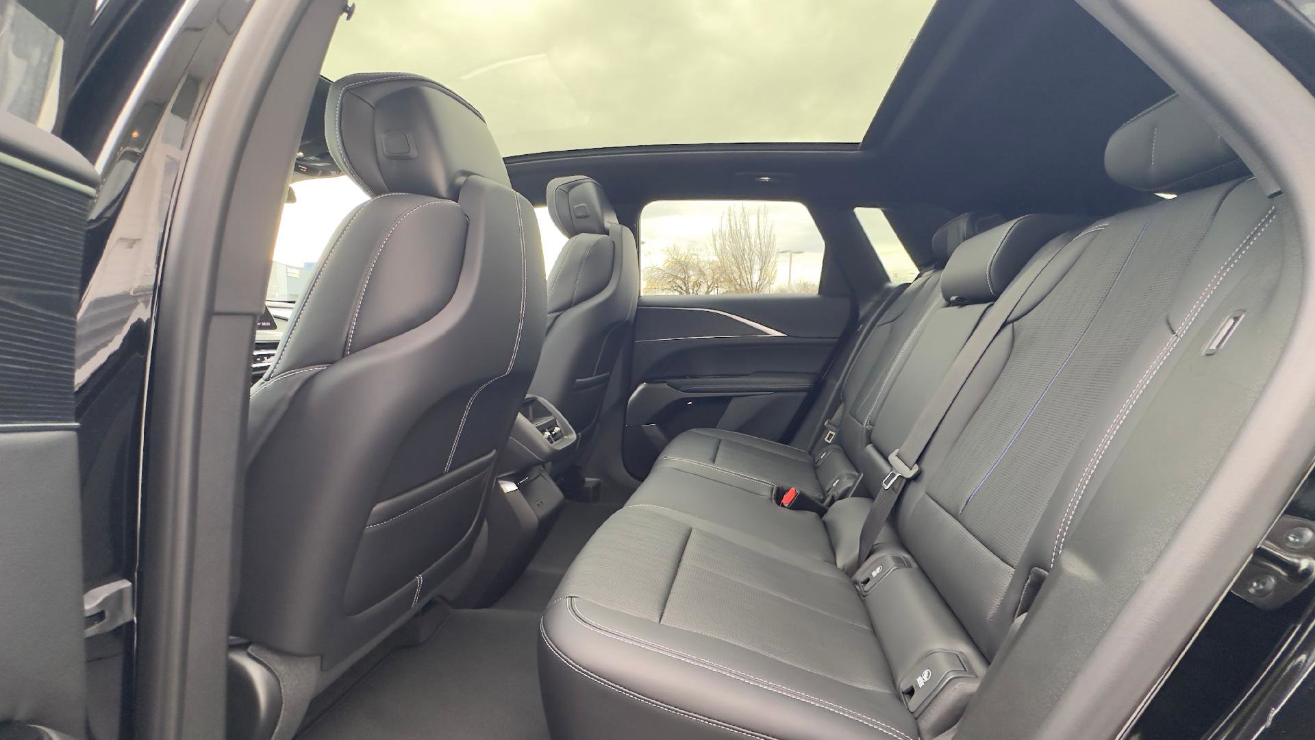 New 2026 Cadillac Lyriq Luxury image 6