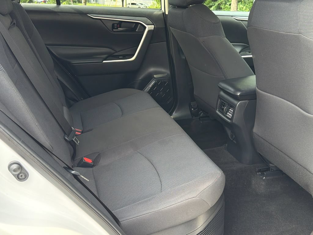 Used 2021 Toyota RAV4 LE AWD/4WD image 14