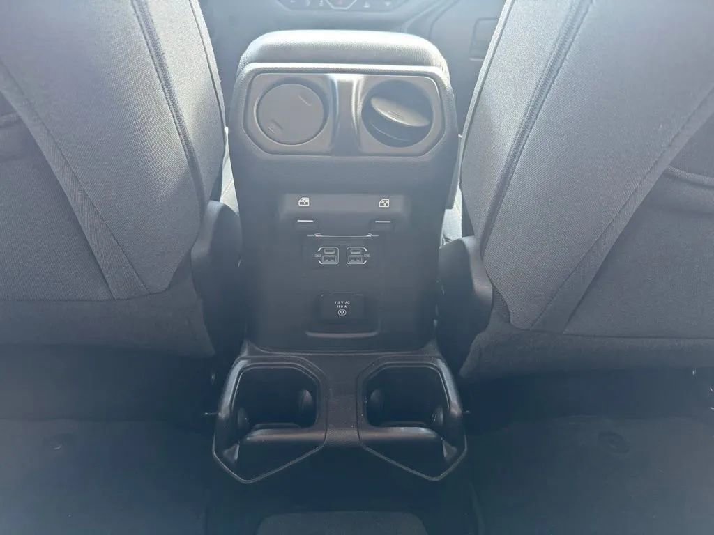 Used 2024 Jeep Wrangler Unlimited Sahara AWD/4WD image 19