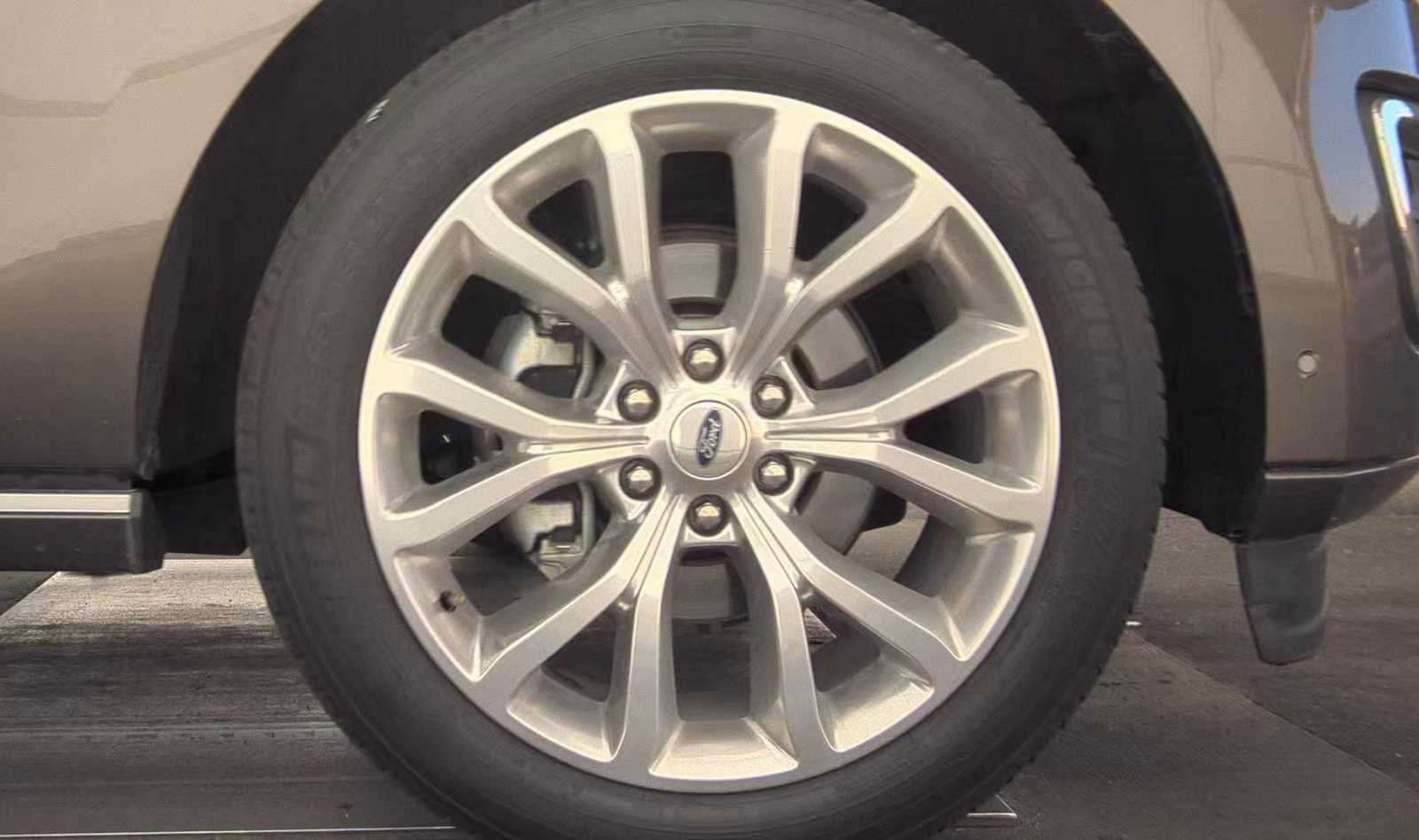 Used 2018 Ford Expedition Platinum image 9