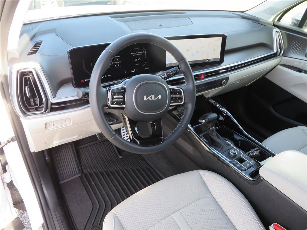 Used 2025 Kia Sorento SX image 14