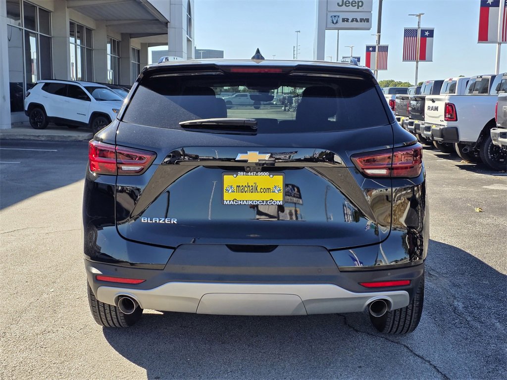 Used 2025 Chevrolet Blazer LT w/ Sound & Technology Package image 5