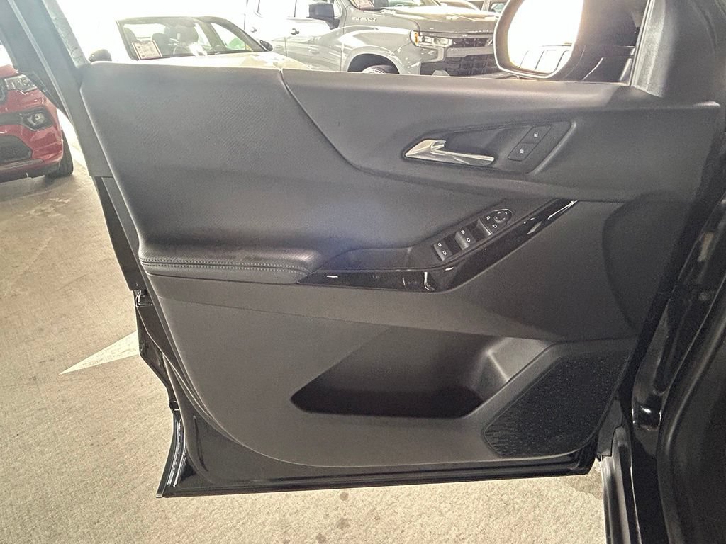 Used 2025 Chevrolet Equinox LT FWD image 19