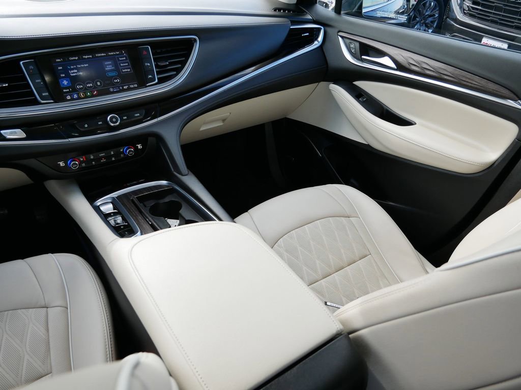 Used 2022 Buick Enclave Avenir w/ Avenir Technology Package AWD/4WD image 20