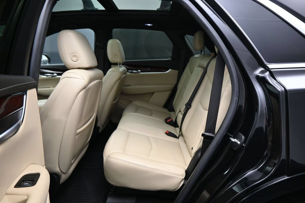 Used 2017 Cadillac XT5 Luxury w/ Driver Awareness Package FWD image 25