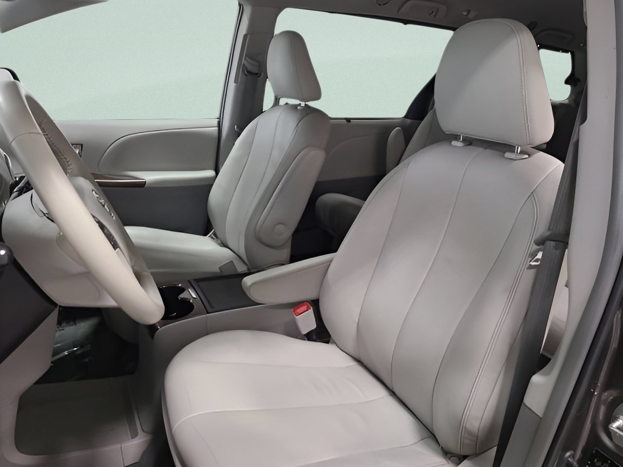 Used 2014 Toyota Sienna XLE w/ Entertainment Package FWD image 21