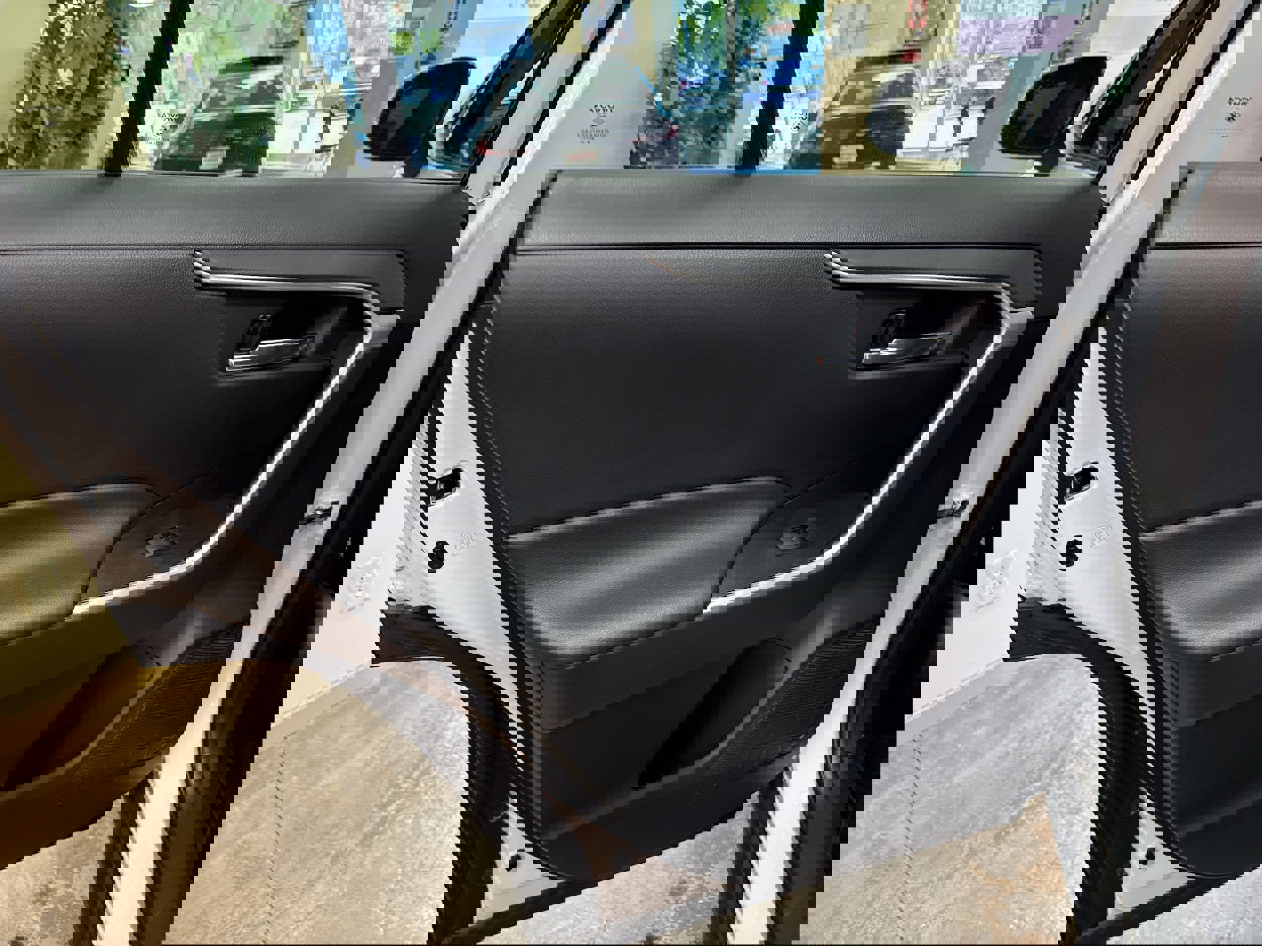 Used 2021 Toyota RAV4 XLE Premium image 25