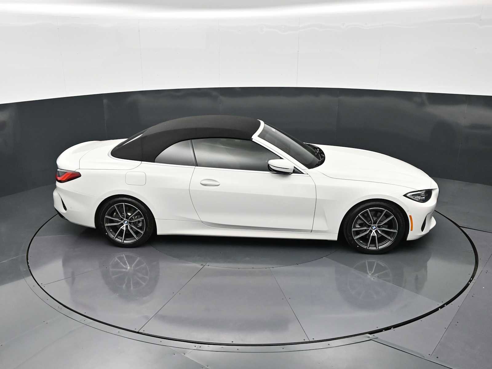 Used 2024 BMW 430i Convertible w/ Premium Package image 18