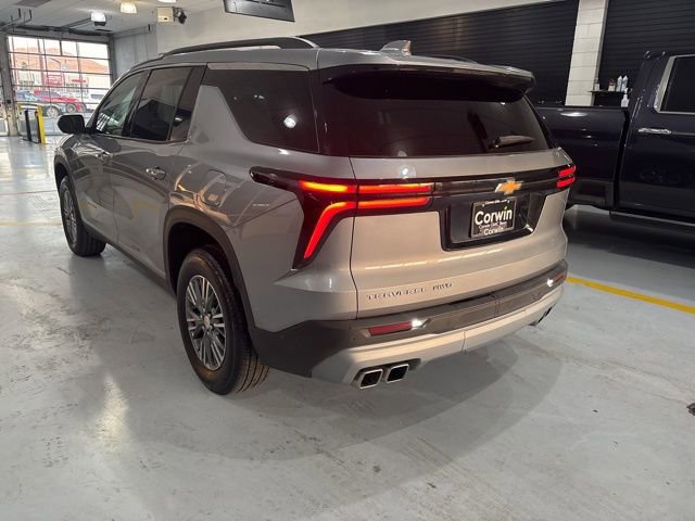 Used 2025 Chevrolet Traverse LT image 6