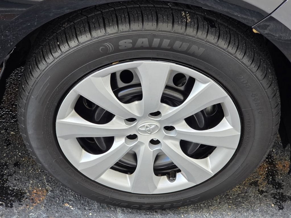 Used 2024 Toyota Corolla LE FWD image 28