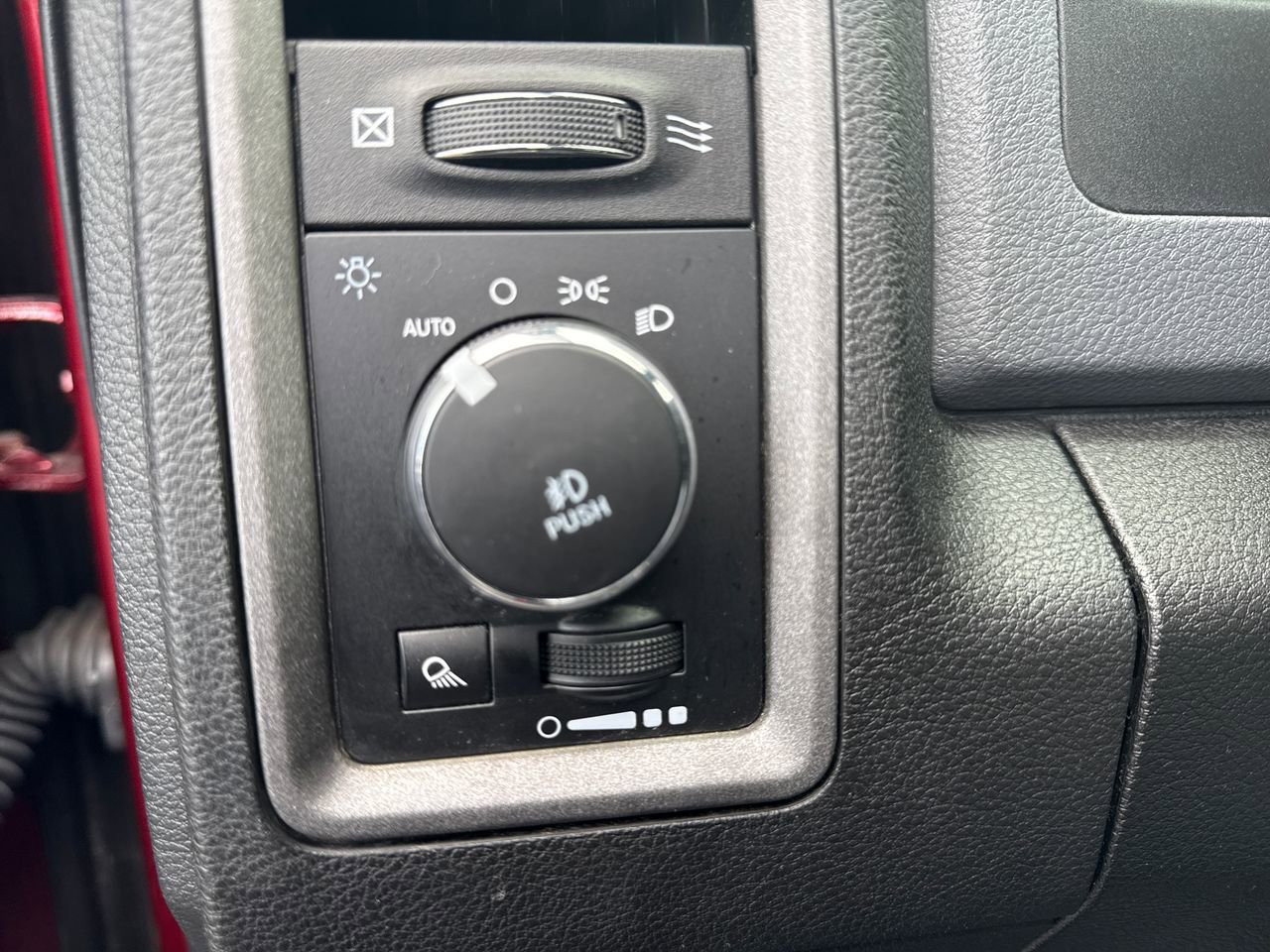 Used 2018 RAM 1500 Express w/ Express Value Package image 16