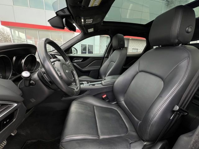 Used 2019 Jaguar F-PACE Premium image 23