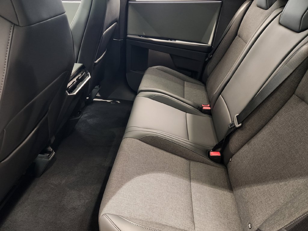 Used 2026 Tesla Cybertruck AWD Crew Cab image 30