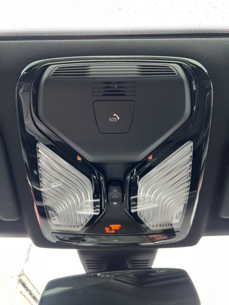 Used 2022 BMW 330i Sedan w/ M Sport Package image 28