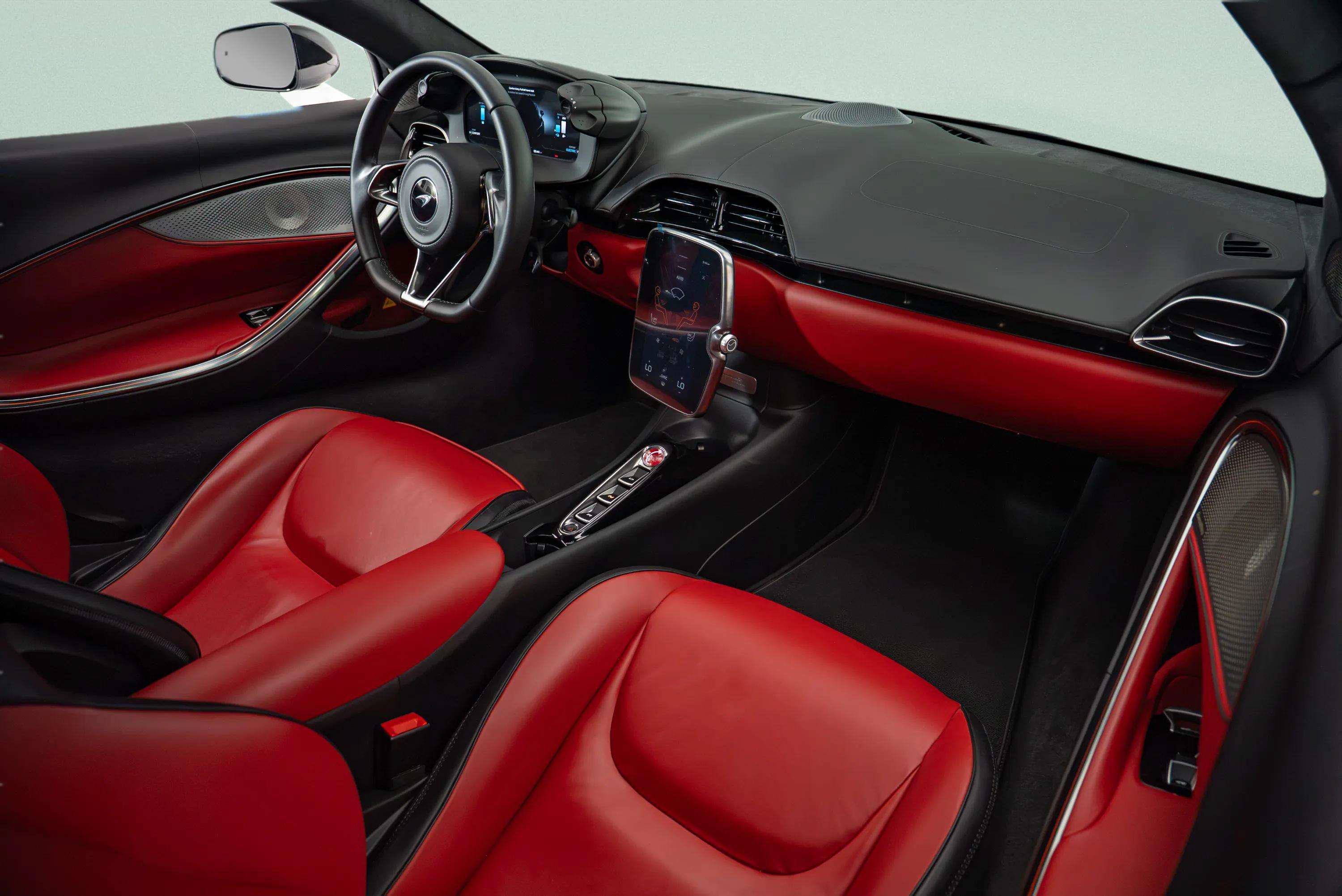 Used 2023 McLaren Artura RWD image 26