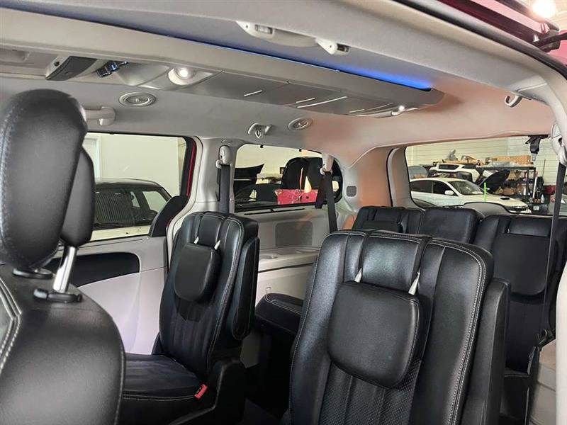 Used 2015 Chrysler Town & Country Touring-L w/ Driver Convenience Group FWD image 41