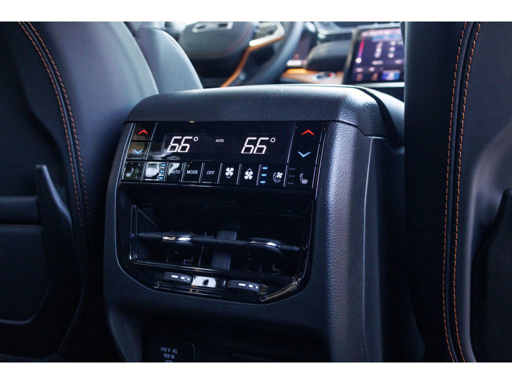 Used 2024 Jeep Grand Cherokee Summit AWD/4WD image 14