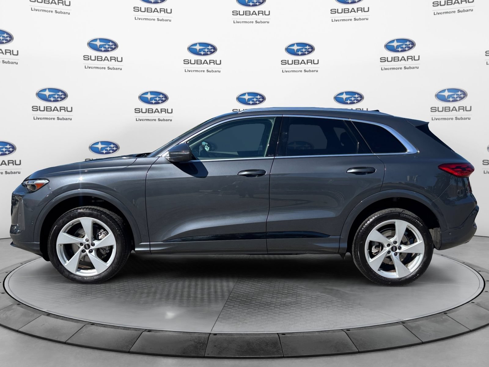 Used 2025 Audi Q5 Premium Plus w/ Premium Plus AWD/4WD image 2