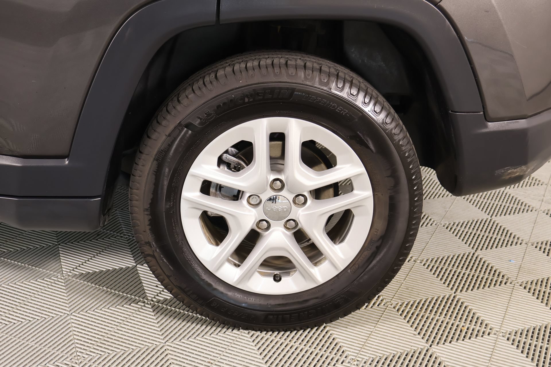 Used 2018 Jeep Compass Sport w/ Cold Weather Group FWD image 18