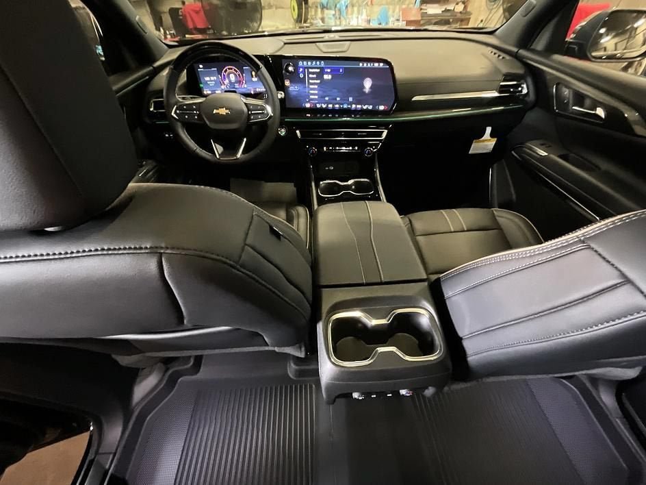 New 2026 Chevrolet Traverse High Country w/ LPO, Floor Liner Package AWD/4WD image 3
