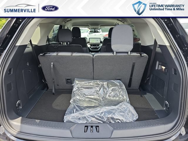 New 2026 Ford Explorer Active RWD image 15