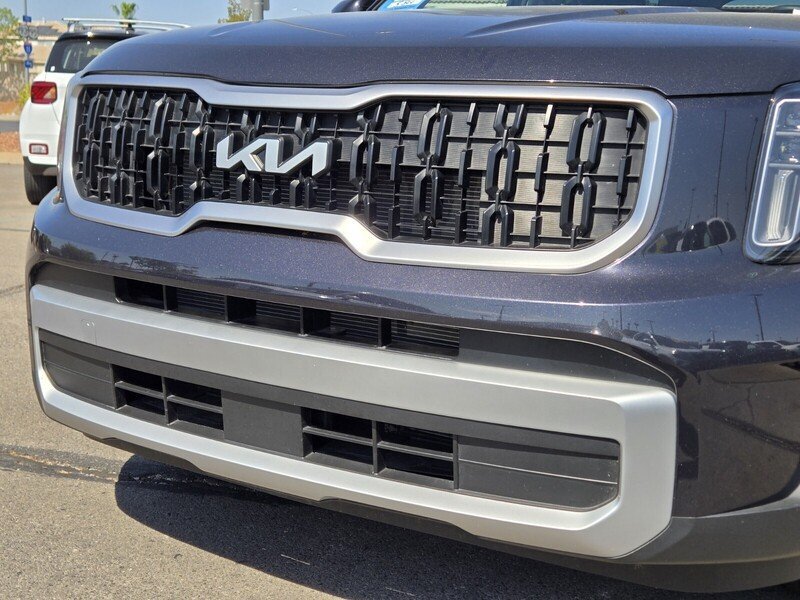Certified 2025 Kia Telluride EX w/ EX Captain's Chair Package FWD image 9