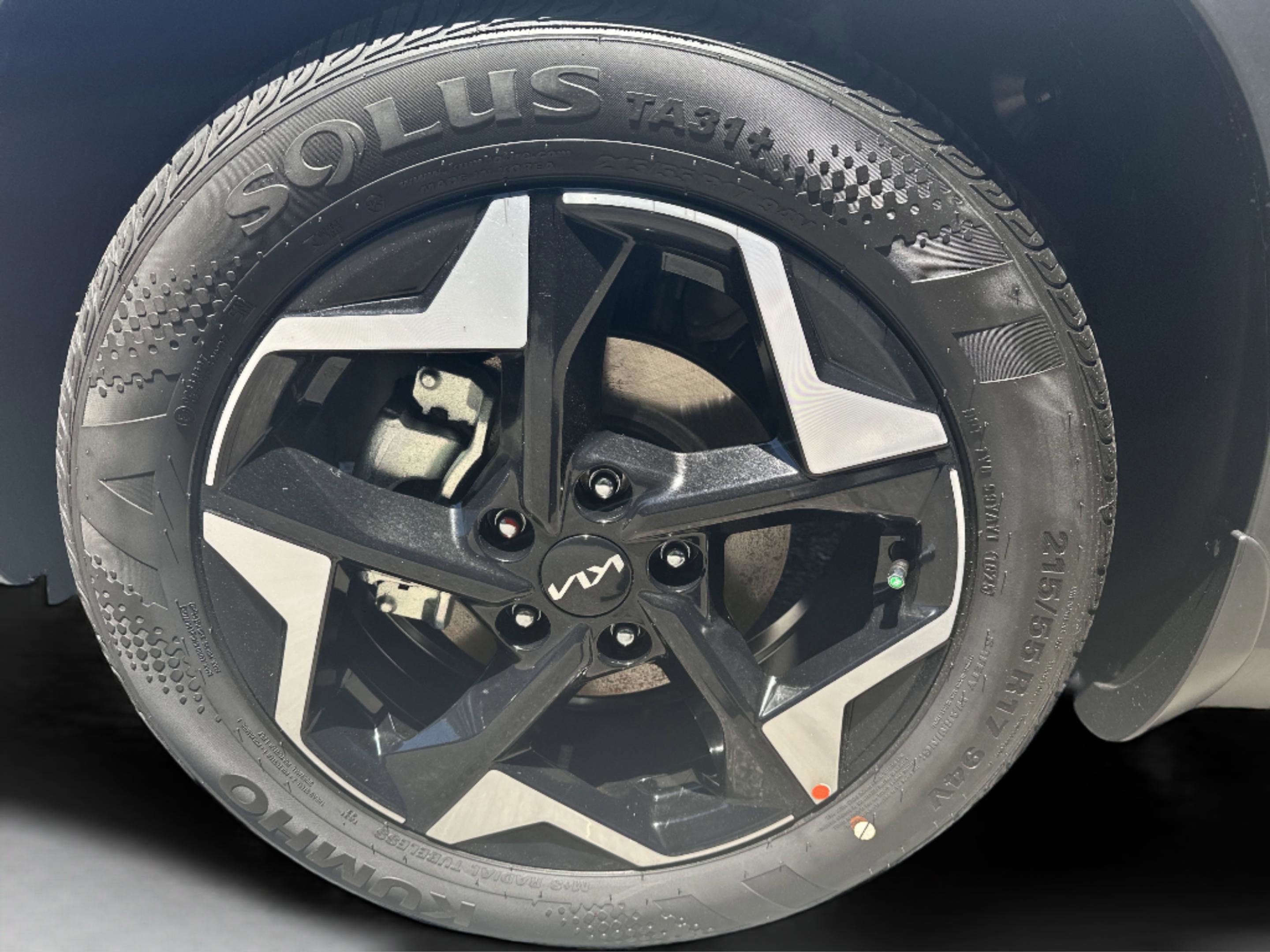 Used 2025 Kia Seltos EX w/ EX Sunroof Package image 10