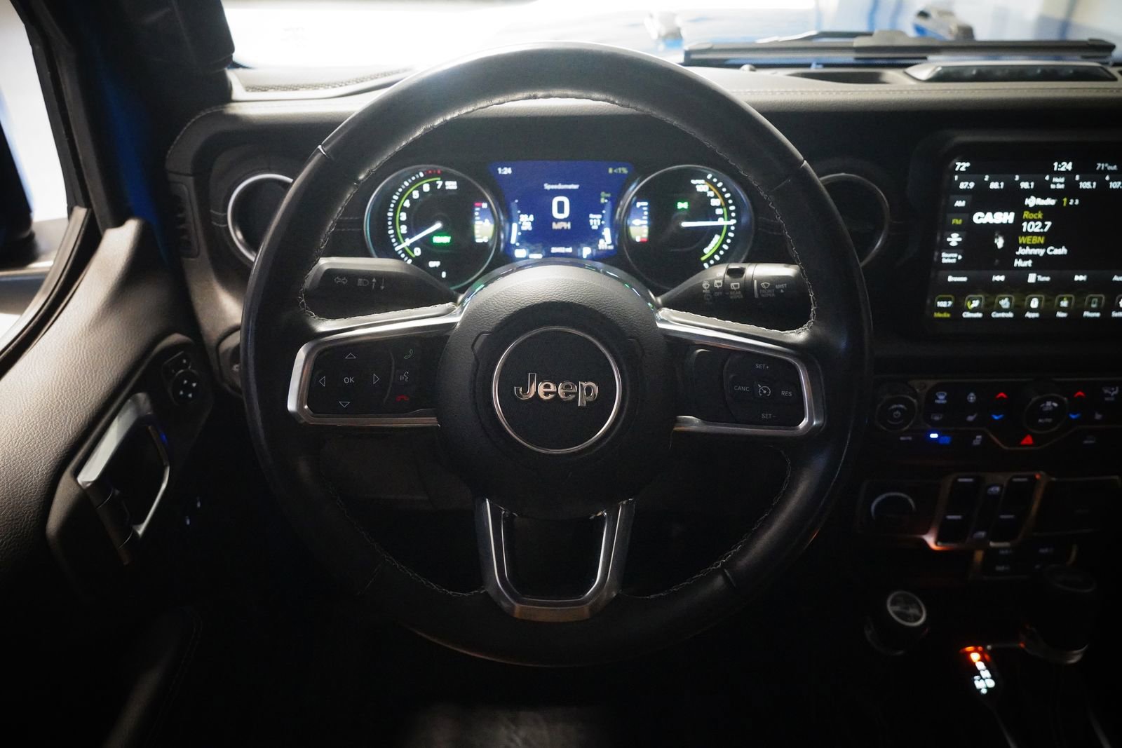 Used 2022 Jeep Wrangler Unlimited Sahara w/ Cold Weather Group image 17