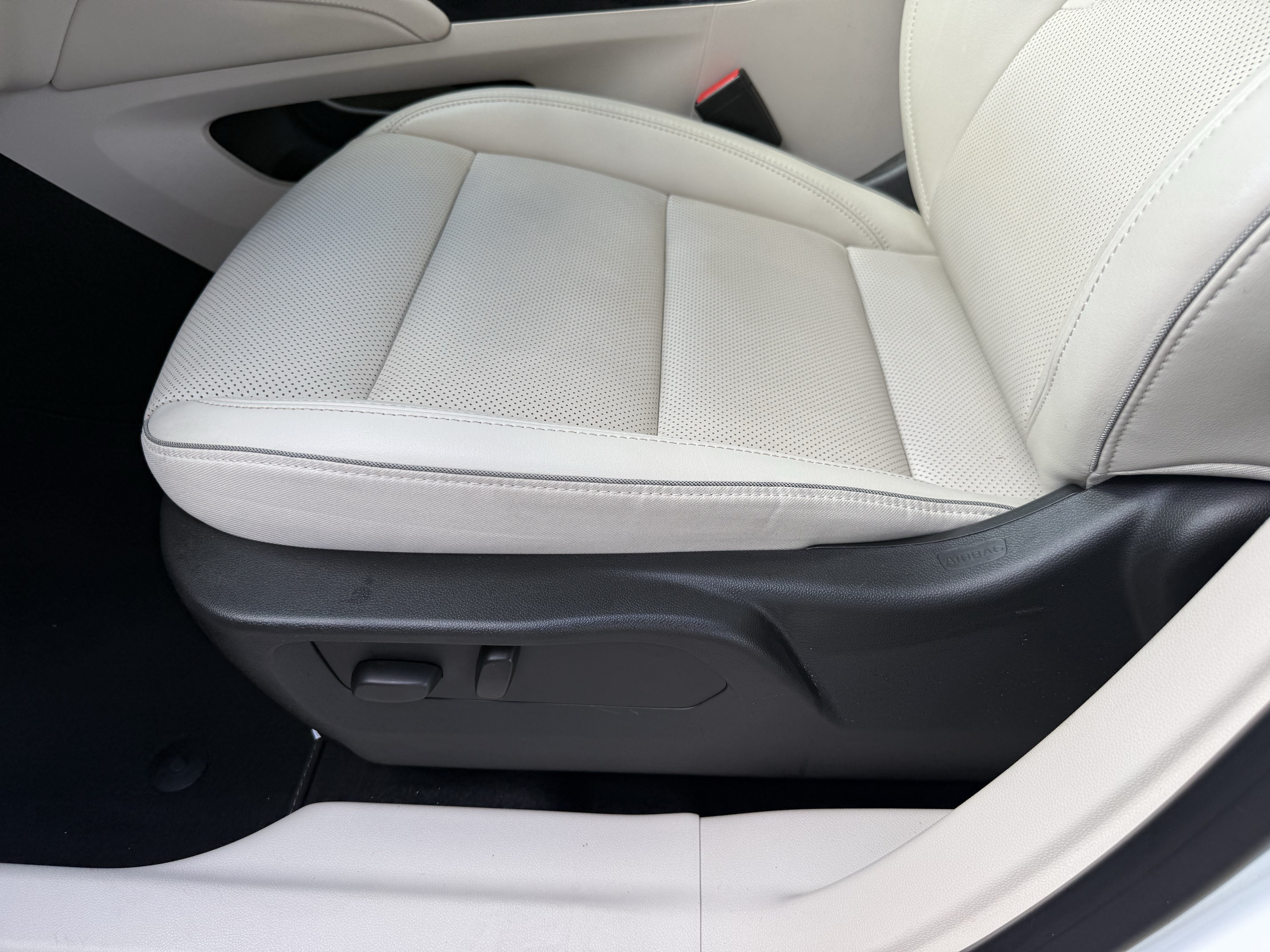 Used 2023 Buick Envision Essence w/ Technology Package I AWD/4WD image 29