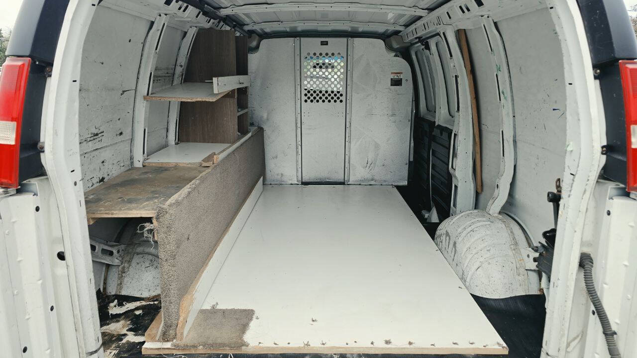 Used 2014 Chevrolet Express 2500 RWD image 15