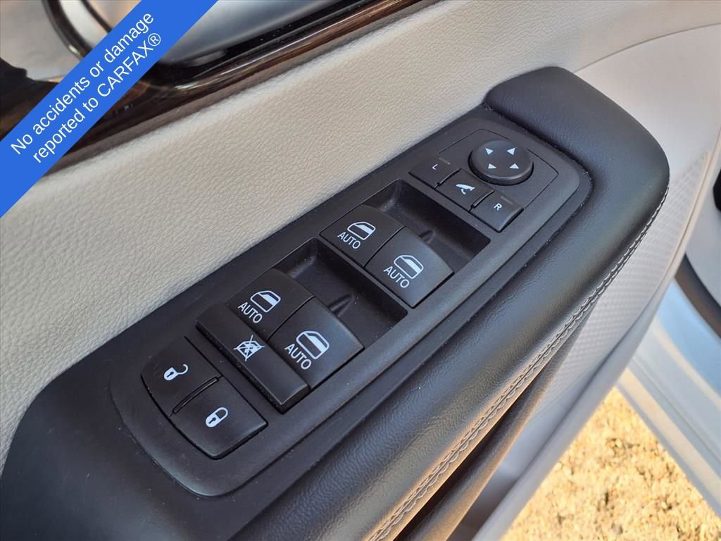 Used 2023 Chrysler Pacifica Limited image 17