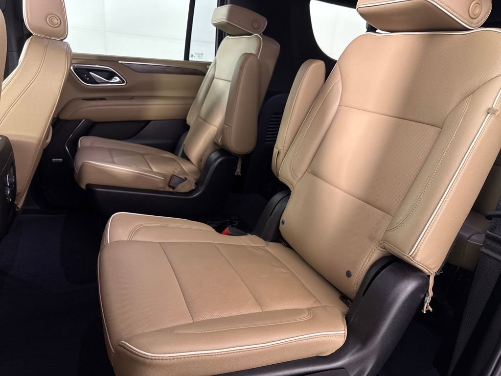 Used 2023 Chevrolet Suburban Premier image 12