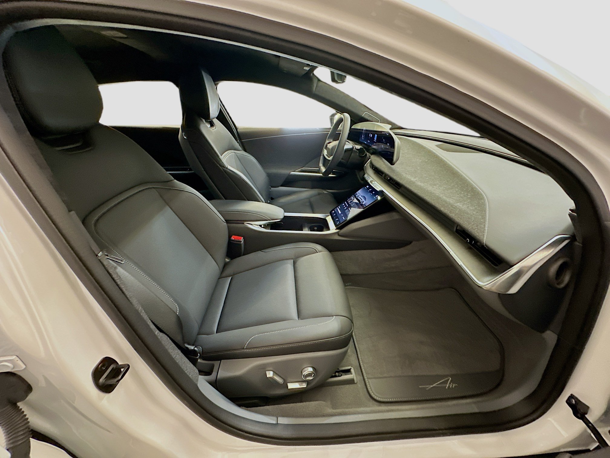 Used 2024 Lucid Air Touring AWD/4WD image 33