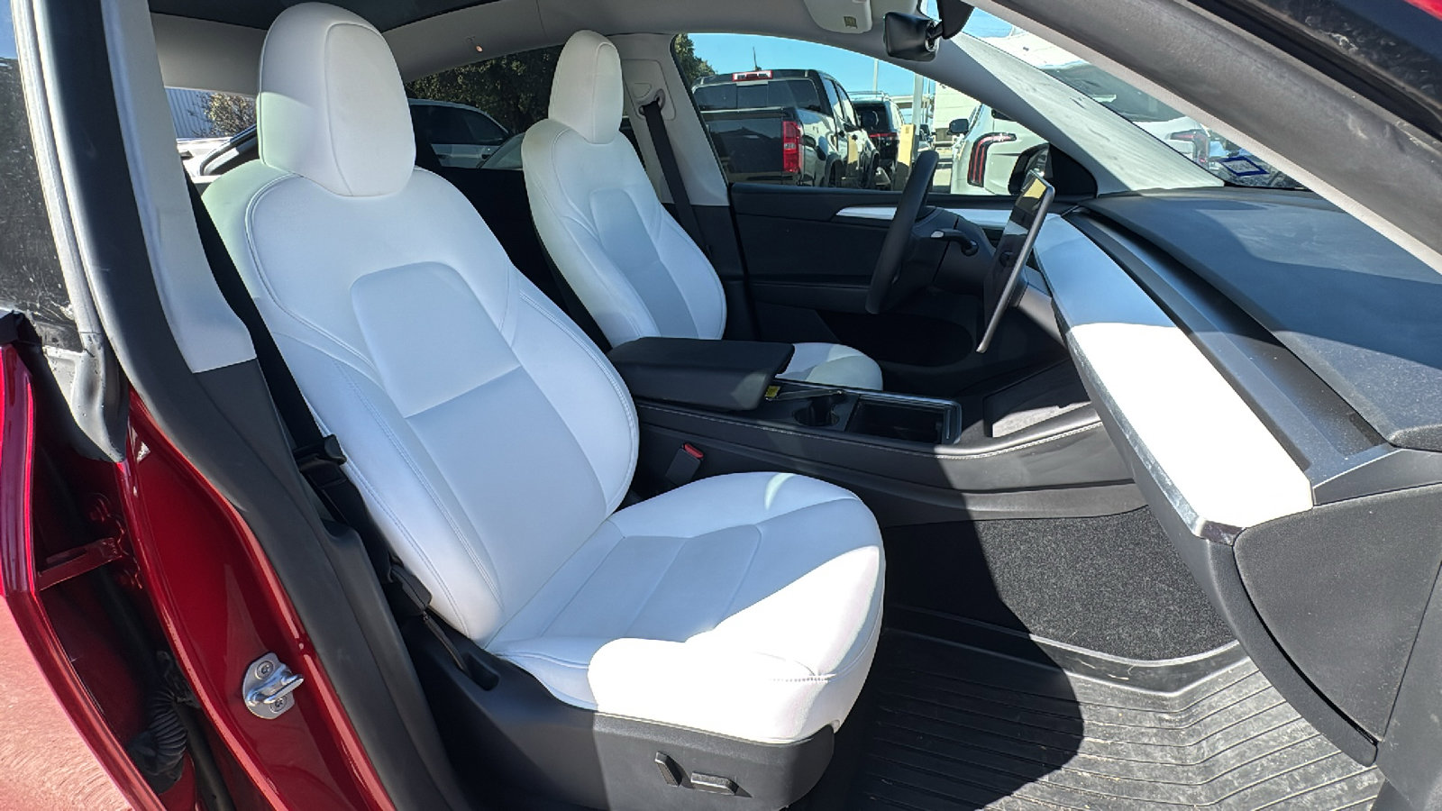 Used 2024 Tesla Model Y Performance image 29