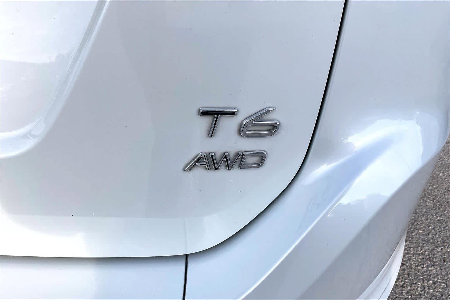 Used 2017 Volvo XC60 T6 Dynamic w/ Preferred Option Package AWD/4WD image 10