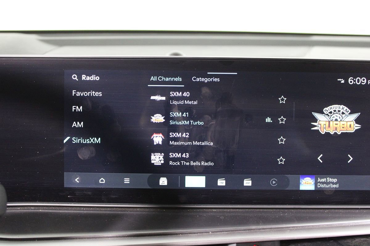 Used 2025 Kia Sorento LX image 16