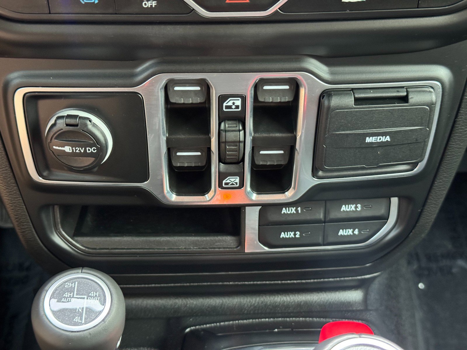 Used 2023 Jeep Wrangler Unlimited Sahara AWD/4WD image 27