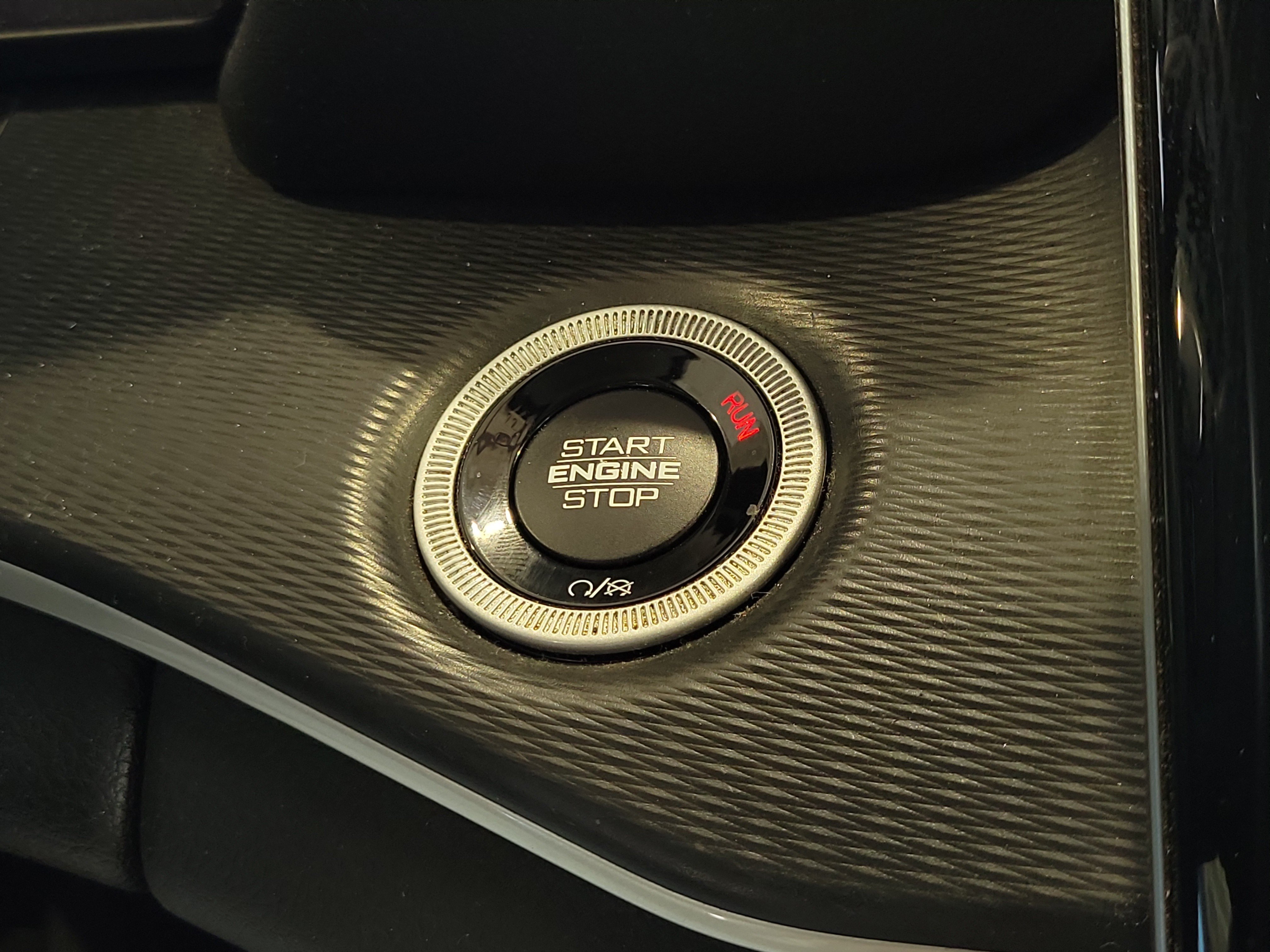 Used 2023 Jeep Grand Cherokee Laredo AWD/4WD image 29