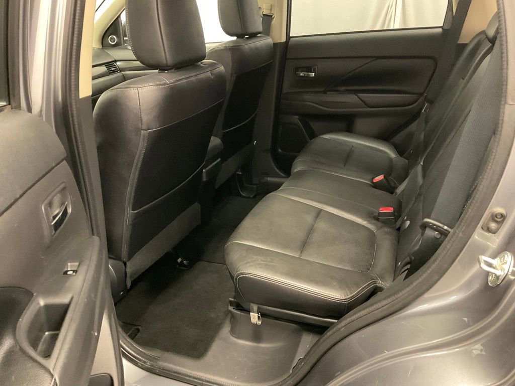 Used 2016 Mitsubishi Outlander GT AWD/4WD image 34