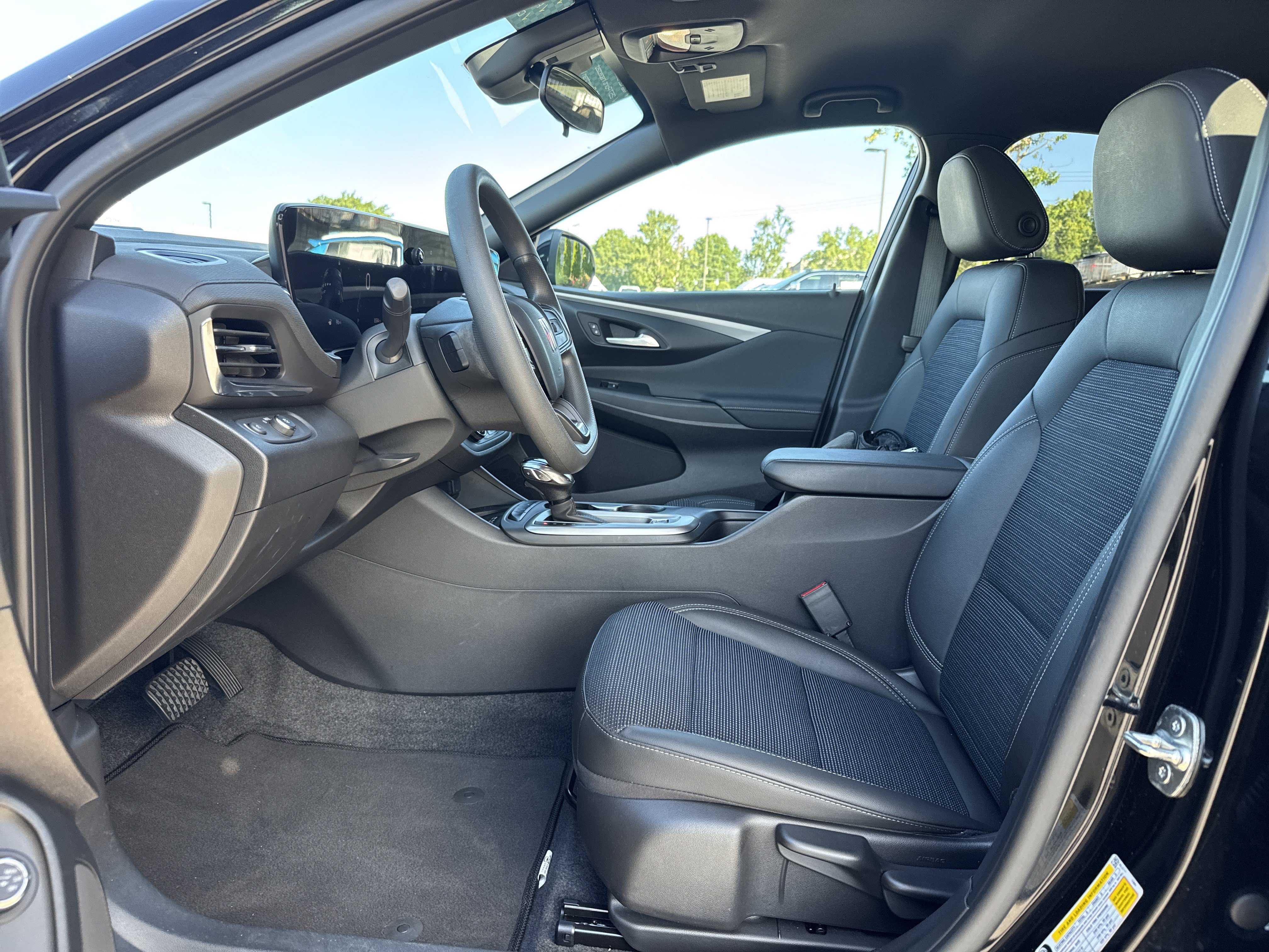 Used 2024 Buick Envista Preferred w/ Convenience II Package FWD image 16