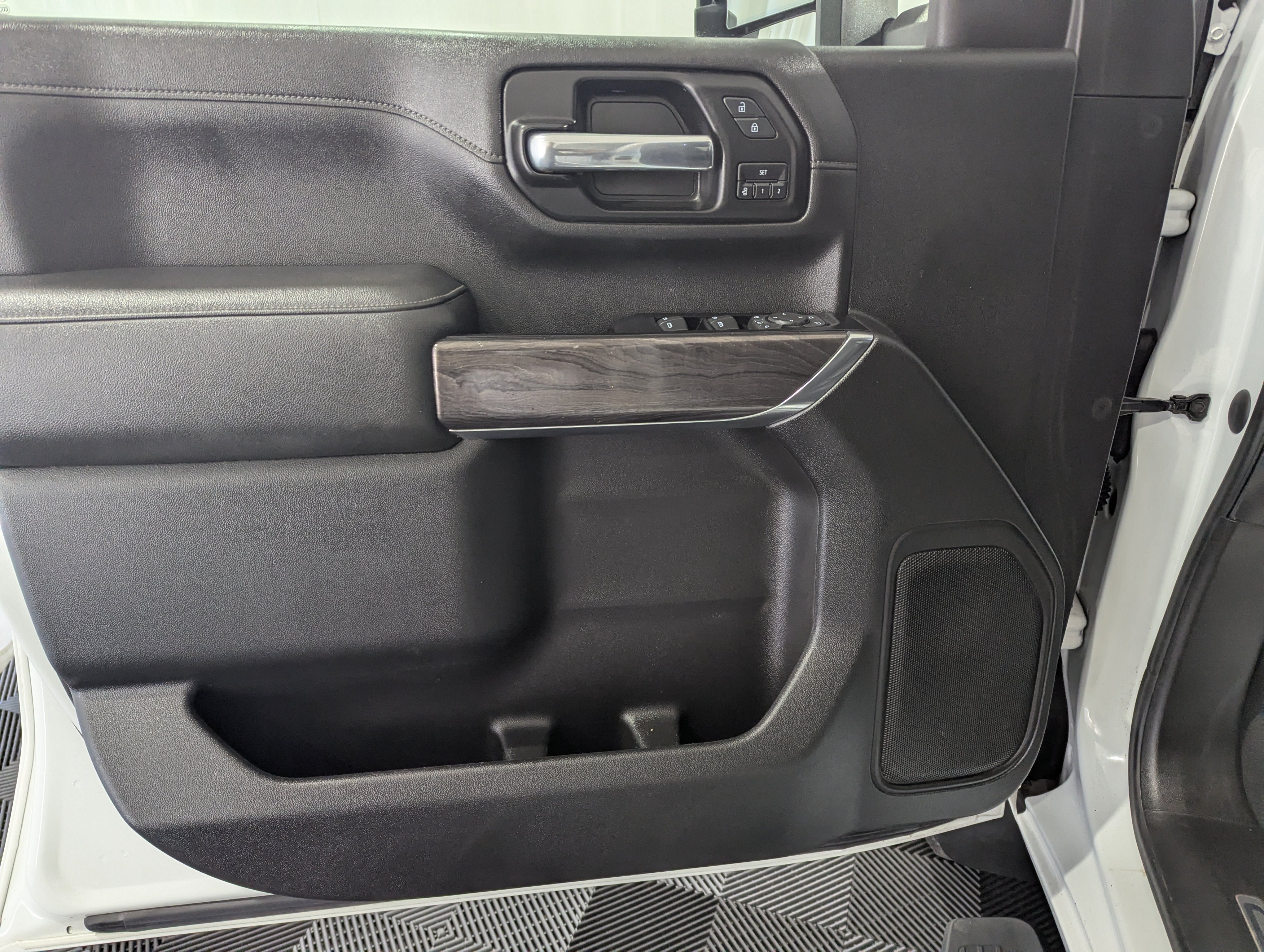 Used 2020 Chevrolet Silverado 2500 LTZ w/ Snow Plow Prep/Camper Package AWD/4WD image 17