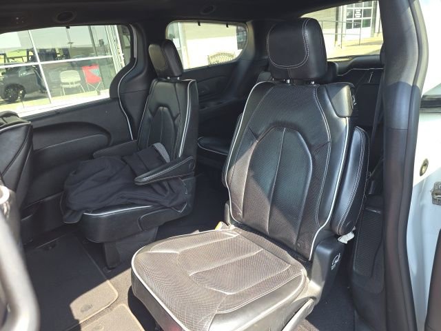 Used 2018 Chrysler Pacifica Limited image 4
