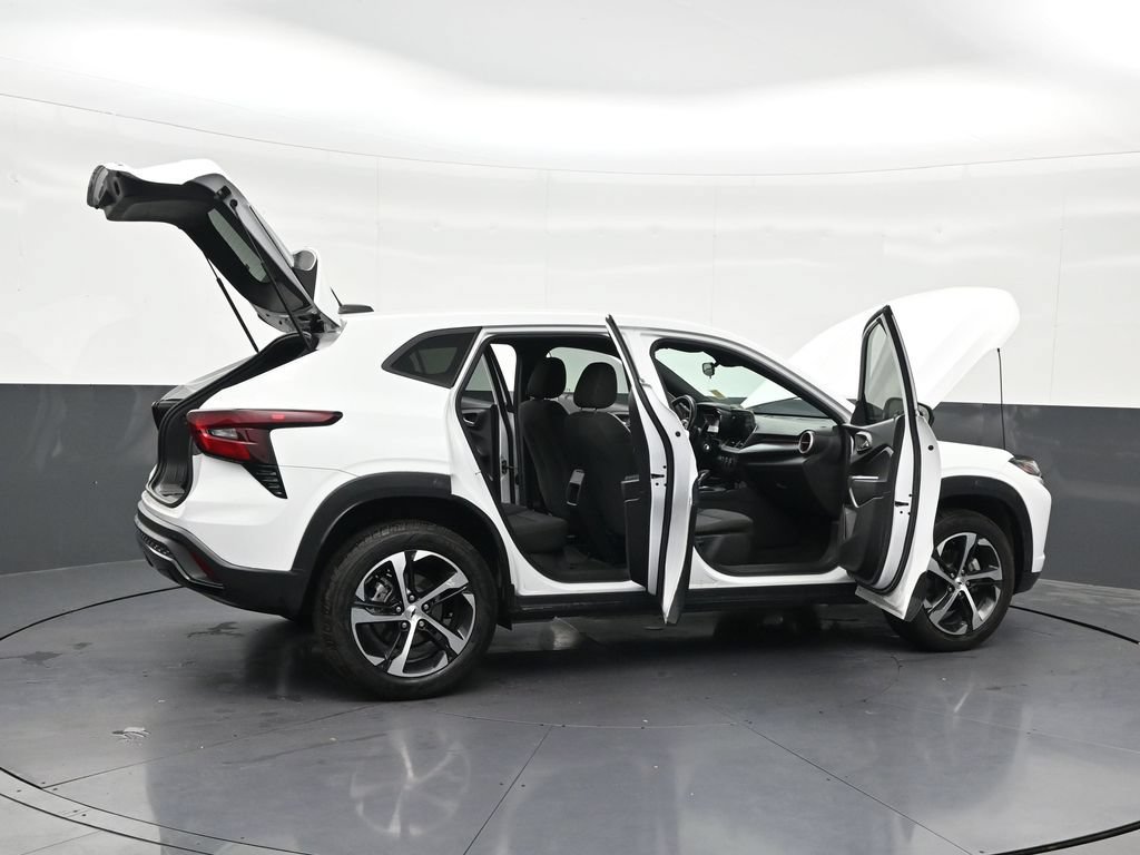 Used 2024 Chevrolet Trax RS w/ Driver Confidence Package FWD image 31
