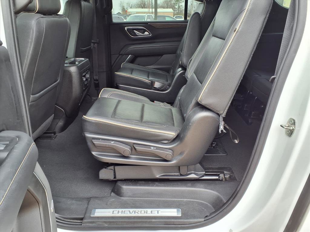 Used 2023 Chevrolet Suburban Premier image 18