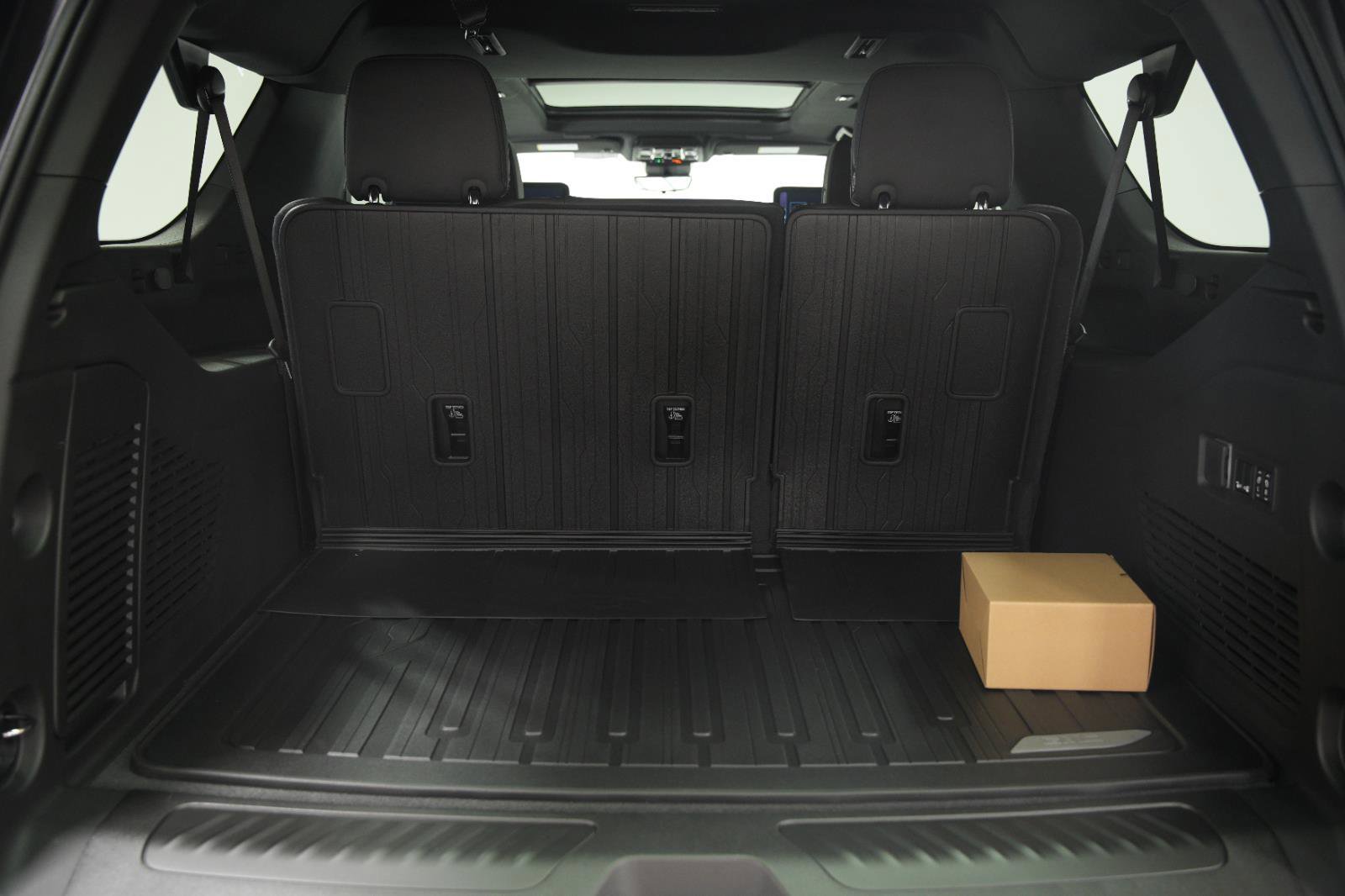 New 2026 GMC Yukon XL Elevation w/ Elevation Premium Package AWD/4WD image 13
